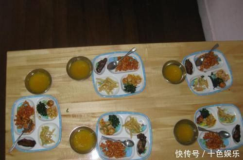 在家总挑食的女儿，上幼儿园后却食欲大增，老师发来照片惹怒妈妈