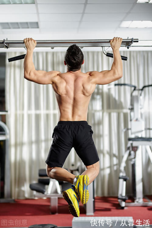 握距|引体向上,一个练背的经典动作!怎么完成才是标准
