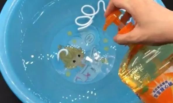 柔顺剂|用清水拖地等于没拖,从家政公司那偷学一招,拖地又快又干净