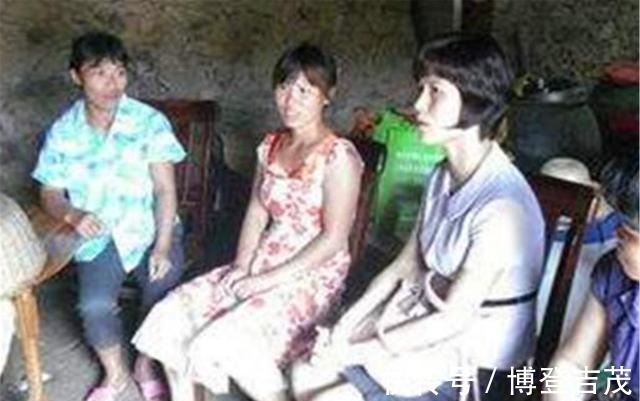 欧洲人!俗话说:“女人颧骨高,杀夫不用刀”,为何要这样说?