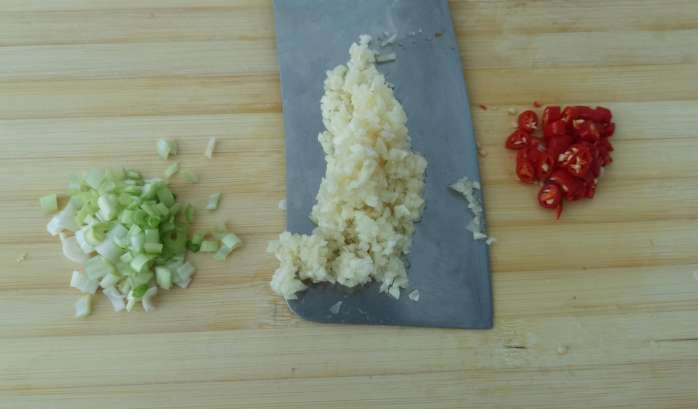 茄子的做法千百种,这种做法最好吃,不炒不蒸不凉拌,越吃越想吃