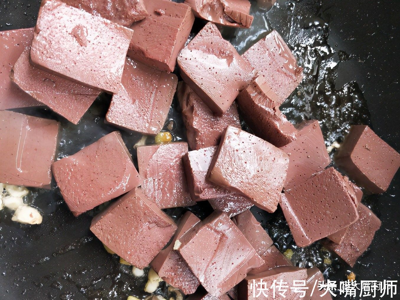 猪血直接炒，难怪又腥又老还会碎！多加一步，嫩滑鲜香，特别好吃