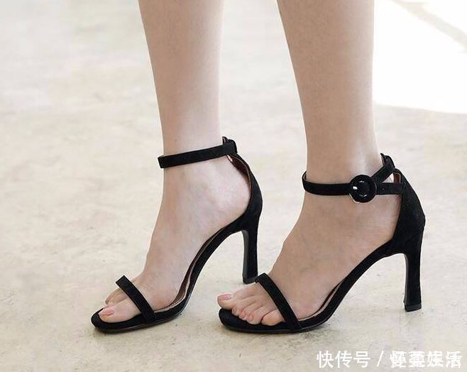 一字|经典的一字系带设计，衬托纤细柔美的脚踝，展现优雅大方的气质