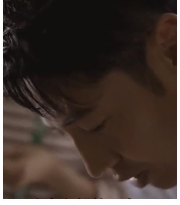 小技巧|撒贝宁用刀剥蒜！刀面压蒜手握拳重锤，惊得身旁众人直呼：小心手