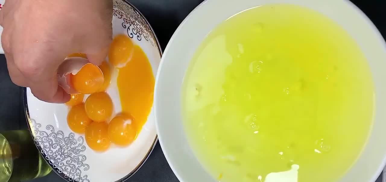 用电饭煲做蛋糕,只要把握好以下4个环节,保证口感暄软又蓬松