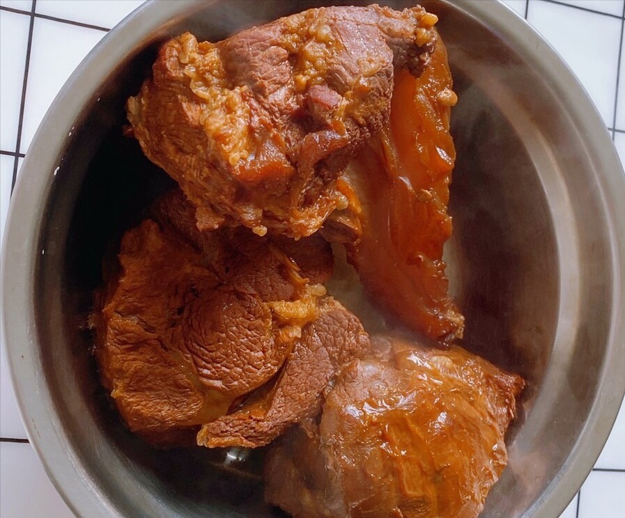 做酱牛肉还在焯水难怪不入味还很柴，教你正确做法，肉嫩筋软