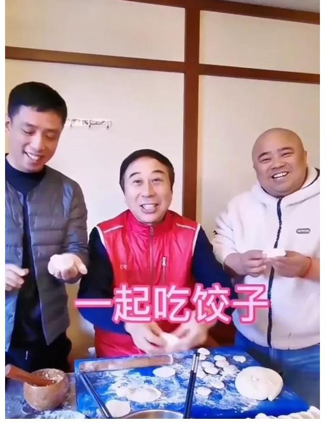 明星冬至晒饺子居多，陈伟霆独爱汤圆，还有明星直播包饺子