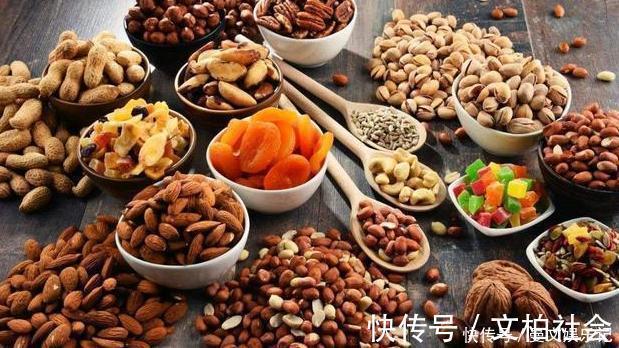 南瓜子仁|建议中老年人多吃下面这些食物，价格便宜又营养，常吃气色好