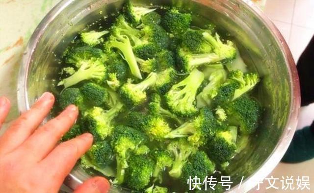 西兰花|炒西兰花，有人焯水，有人泡水，都不对，应该这样做