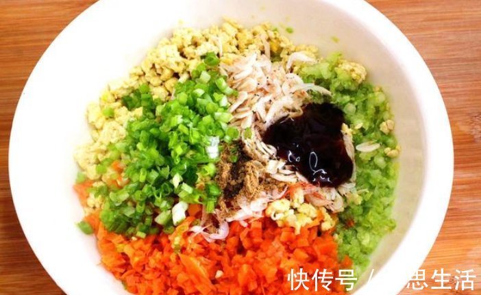 做白菜馅的时候，教你“3不放3多放”，饺子的香味是满口的，鲜嫩的还不出水