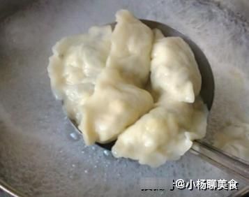 西葫芦别再炒着吃了,教你新做法,清新又爽口,我家一周吃3次