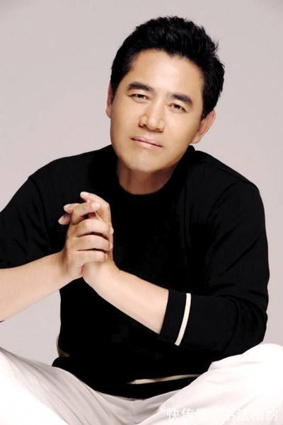 书法作品@“老腊肉”陈宝国的书法碑帖互溶,融古出新,个性强烈,笔笔沉静