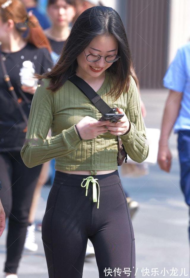 高腰线 潮流个性的瑜伽裤穿搭彰显一丝活力,简单搭配就足够美,大方得体