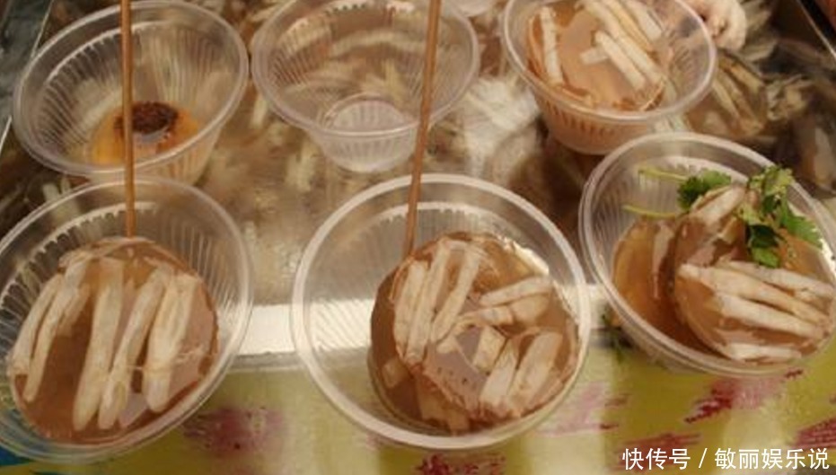 大妈|大妈推车卖“红火”小吃,6元一碗不涨价,顾客买完不敢下口!