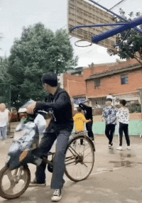 |搞笑GIF:我都不敢这么p,她却敢这么长!