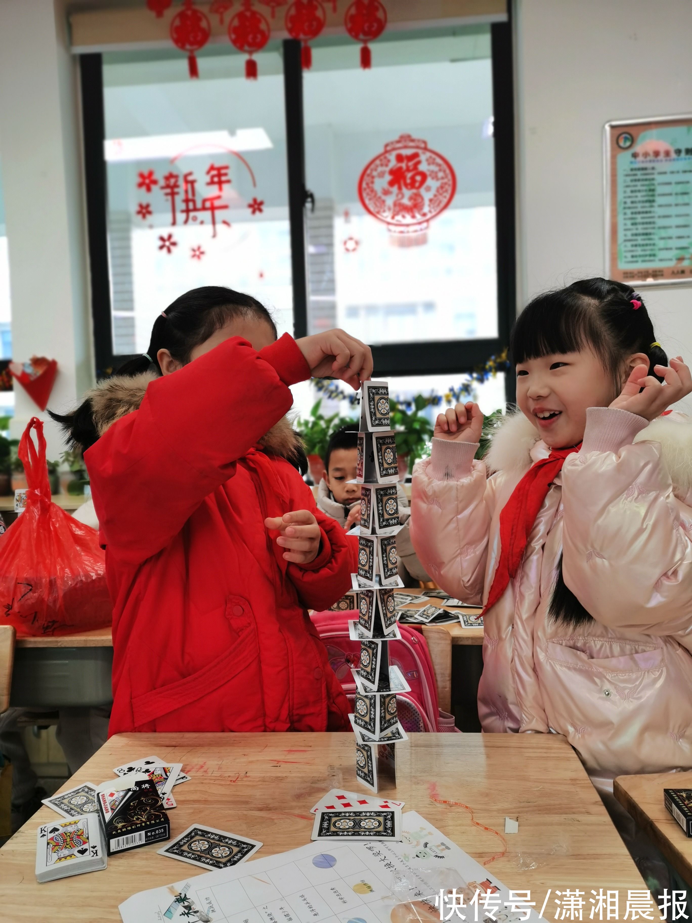 悟空|长沙小学生科技穿越迎新年，连校领导都化身为公主和王子