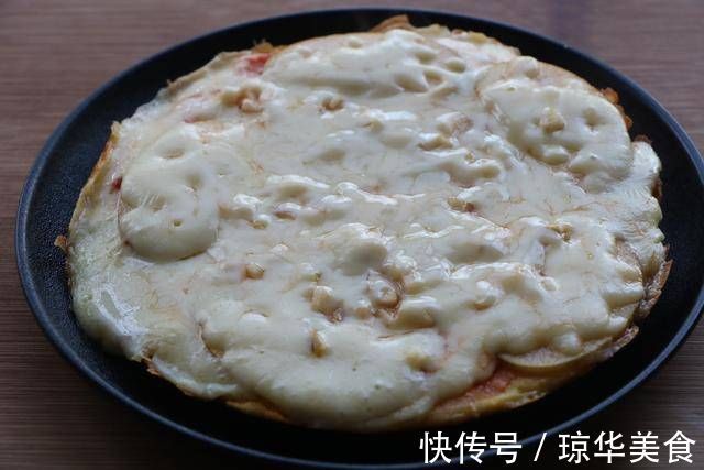 芝士|剩馒头新吃法，加4个鸡蛋搅一搅，出锅比披萨还好吃！做法还简单