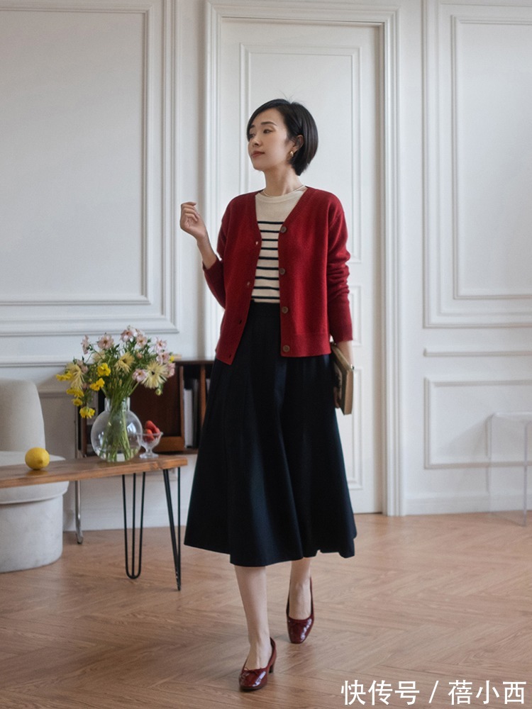裙装 真正有气质的女人,春季都穿针织衫,搭配半身裙高级又优雅