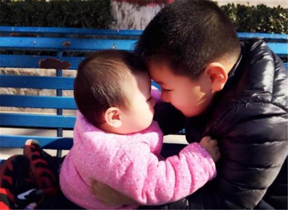 心酸|“妈,求你别再抱妹妹来接我了”12岁儿子的话,让宝妈忍不住心酸