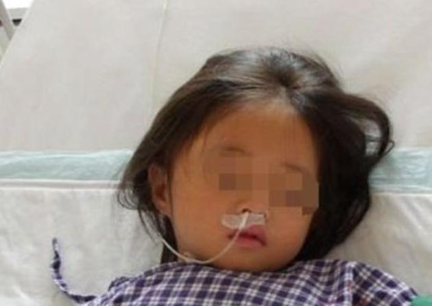 父权制|因弟弟摔倒,6岁女孩被奶奶一脚踹翻,昏迷前还哭着“要抱抱”