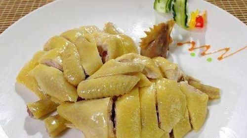 怎么做正宗白切鸡只会水煮就错了，大厨这么做，鸡肉皮脆肉滑