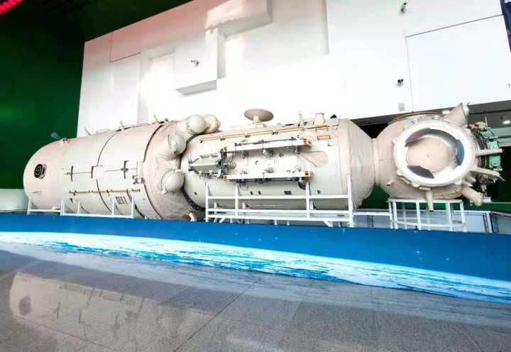 “天和号”上天!我国空间站核心舱入轨,这是射上去一座大房屋呀