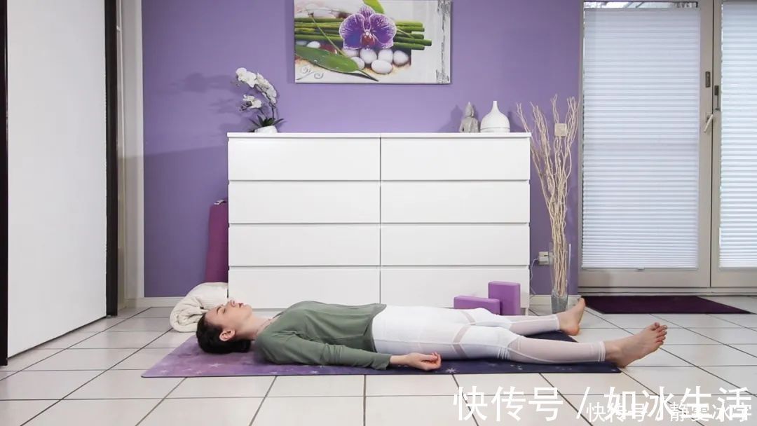 脚跟|10个适合居家练习的瑜伽体式，练完超级舒服