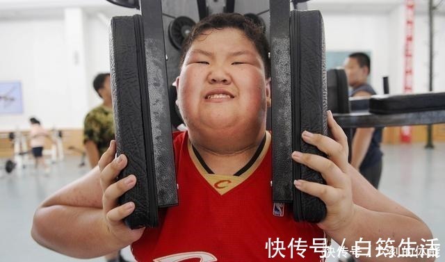 长高|孩子出现这3个特征,说明快停止长高了,父母要抓住最后的机会哦!