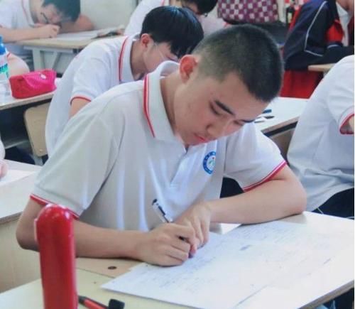 家长|高三学生不能装在手机上的4个软件，会影响到高考，家长需要谨慎