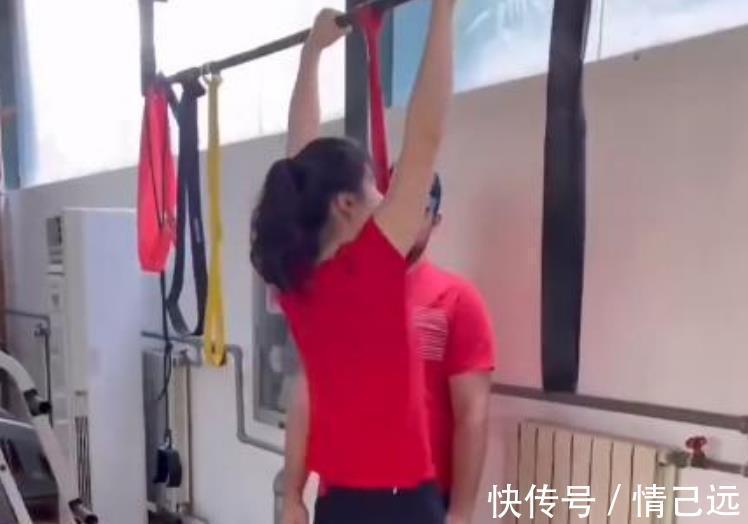 四肢|成功没有捷径！张雨霏引力向上超酷炫，负重44公斤汪顺都望尘莫及