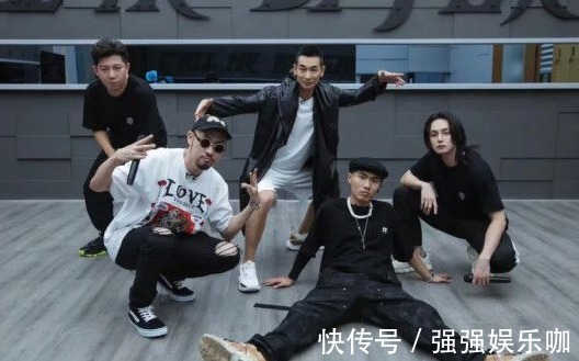 胡海泉发长文：对这位哥哥用词最少，却能看出关系不一般