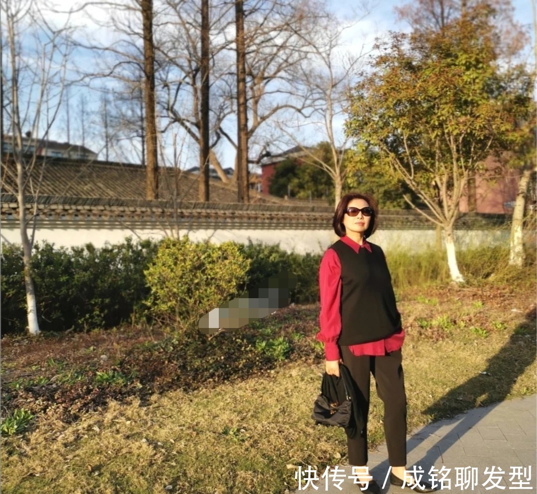 紧身裤|女人过了60岁更要注重气质,学习这位阿姨的穿搭,高雅大气显年轻