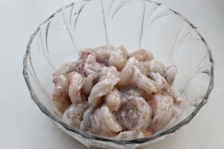 小技巧|掌握三个小技巧，教你一道美味的虾仁做法，学会做给家人吃