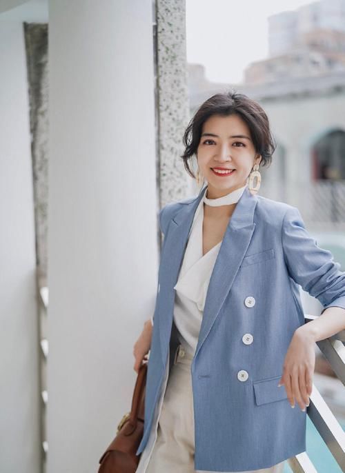 卫衣下面别配牛仔裤了！今年流行这样穿，你买了吗？