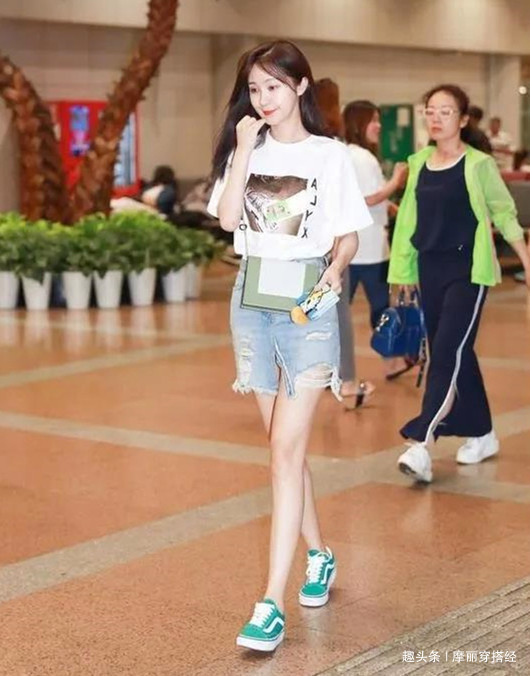 大长腿 小白鞋要“失宠”了,快与彩色帆布鞋来场浪漫邂逅,元气满满