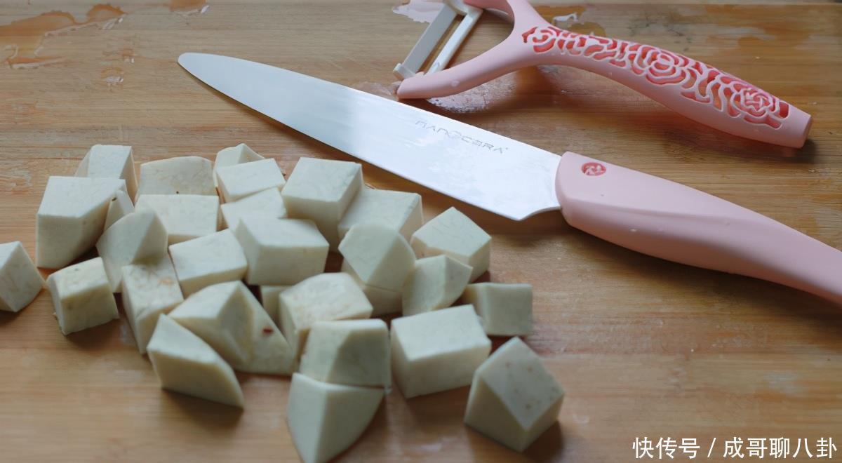 芋头新吃法,一蒸一卷,营养美味颜值高,比买的甜品还好吃