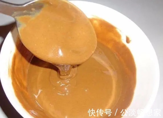 调芝麻酱时，不要加水调了！教你一招，做法简单口感顺滑