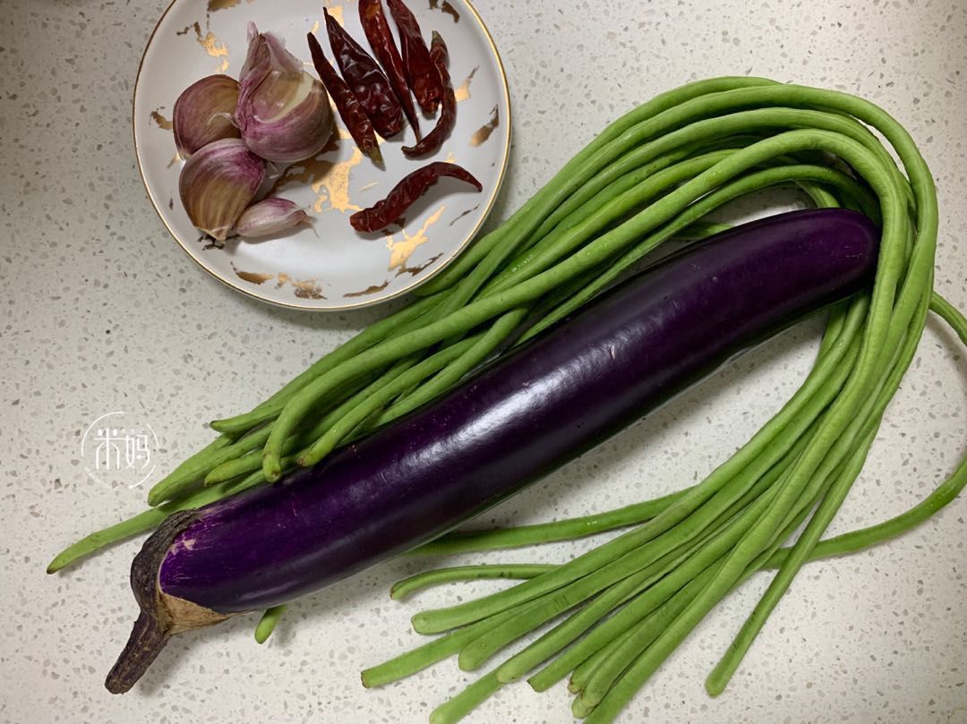 鲜香|这两样素菜一起炒，实在太鲜香了，难怪女儿爱吃，比吃肉都香