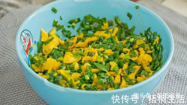 搅拌均匀|早餐别吃包子馒头了,1块钱饺子皮,5种巧用,美味解馋,孩子最爱