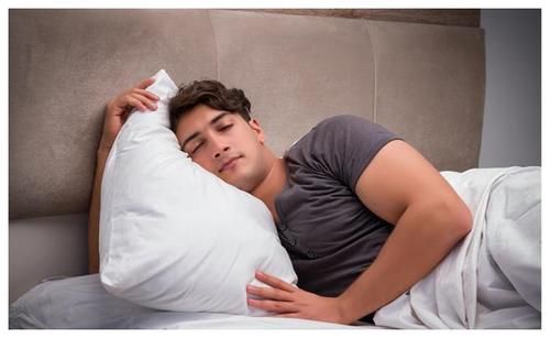 失眠|失眠越来越严重?提醒:晚餐时,这4物若忌口,或能让你倒头就睡