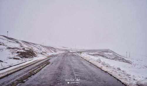 在新疆遇到暴风雪是什么样的体验？风景极美，路却很难开