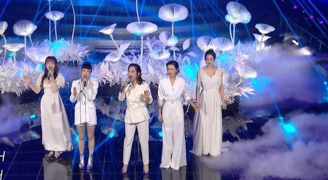 《乘风破浪的姐姐》陈松伶惨遭淘汰,老公张铎暗指节目赛制不公