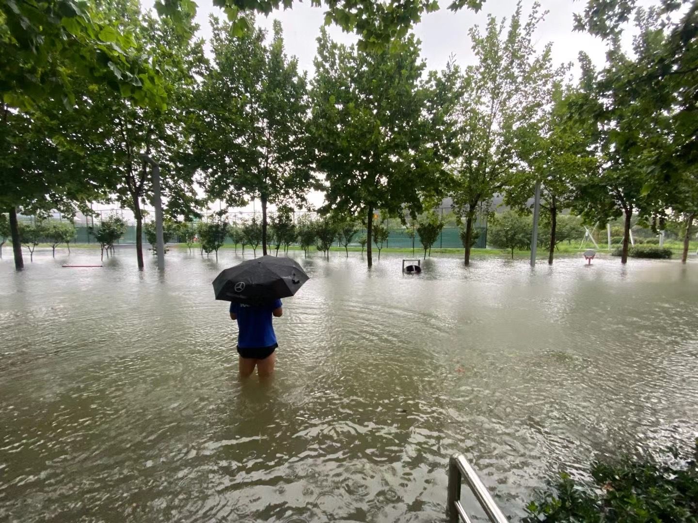 平安|积极救助河南大学生，沪上多所高校在行动！