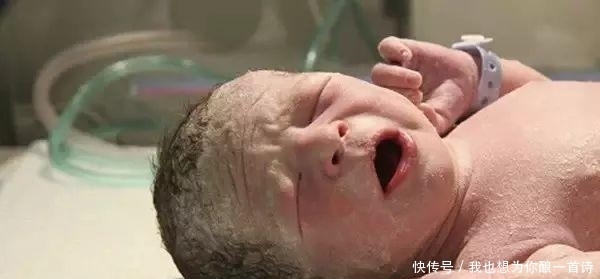 夫妻都是黄种人,却生出“黑人宝宝”,新生儿皮肤为何如此奇怪