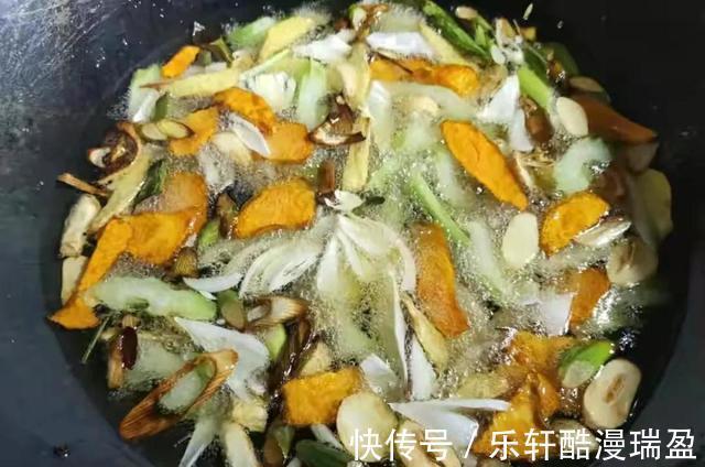小摊|小摊上凉拌菜好吃,主要是这“4样调料”,比着在家做,味道一样