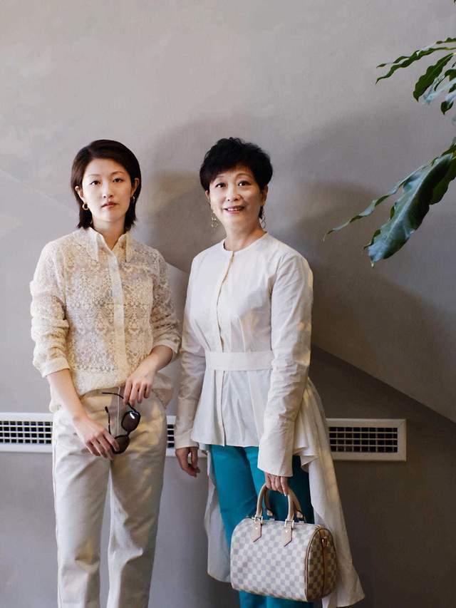 丝巾|4、50岁的穿衣技巧分享,摆脱大妈感,让你减龄又气质时尚感