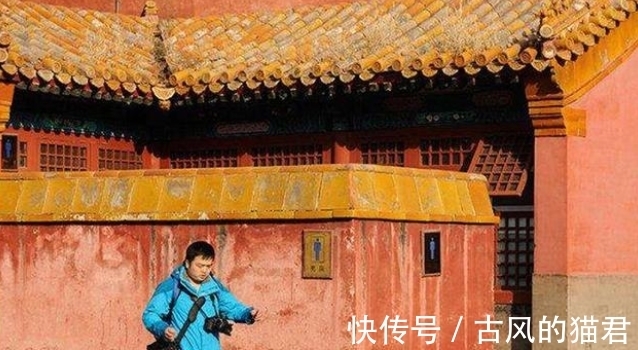 佳对#厕所贴出上联:“大开方便之门”,此人对出下联,堪称经典佳对