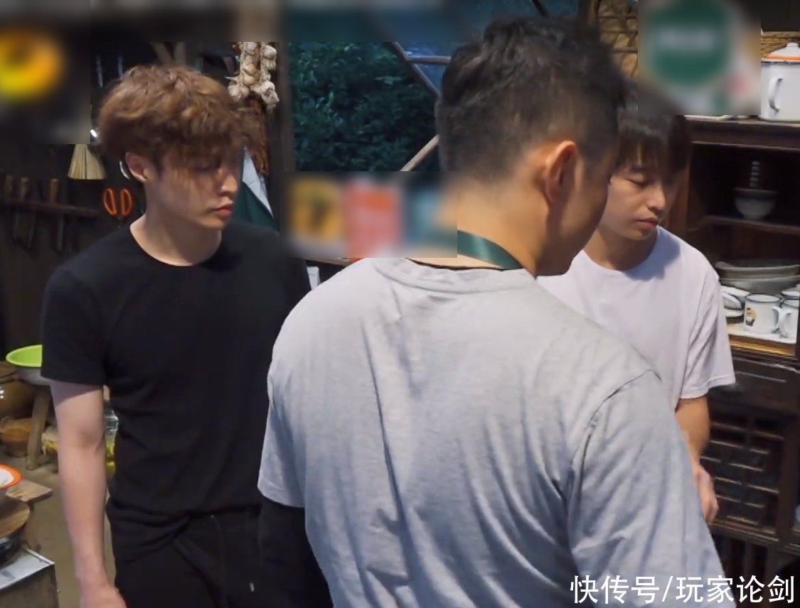 家人们|彭昱畅炒菜时肉掉在了地上,张艺兴举动成亮点,再也不说他奢侈了