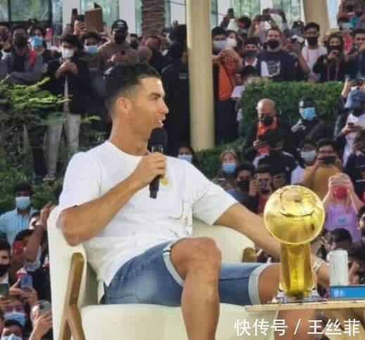踢球|不踢球的梅罗干什么?梅西看娃,C罗给女友过生日,顺便领个大奖