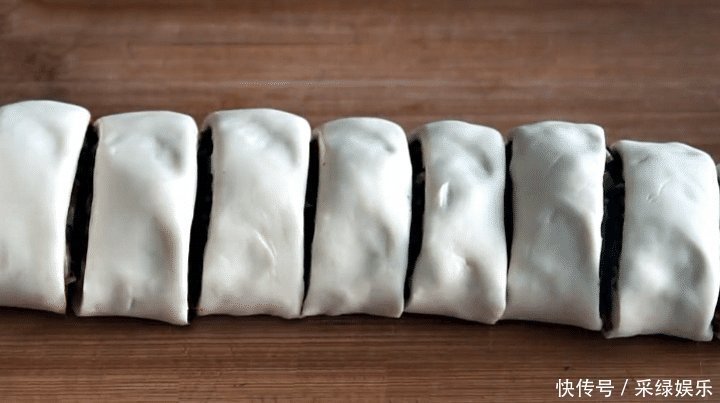 春天我家最喜欢吃这个面食三天一次,新鲜好吃,比饺子好吃